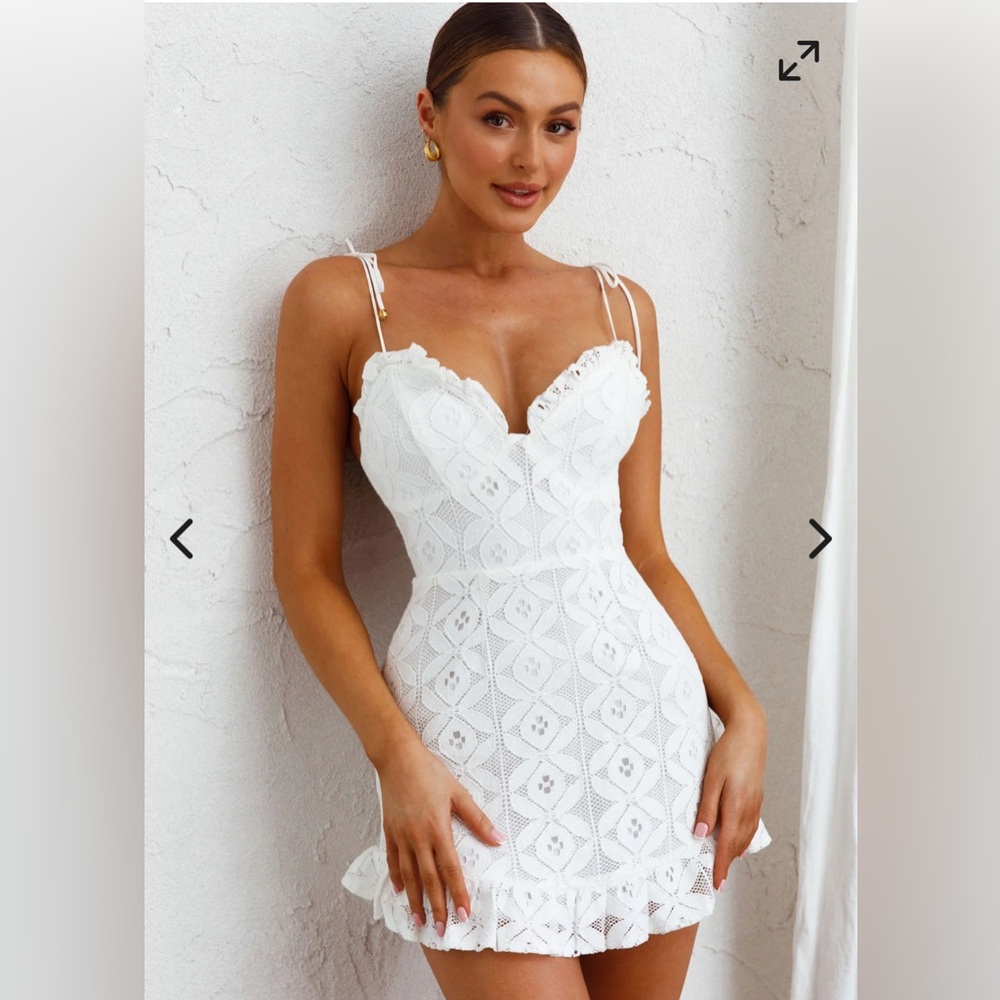 Selfie Leslie Kenzie Tied Shoulder Lace Dress White - Size M